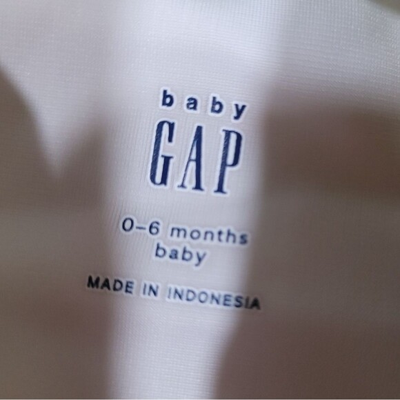 GAP Size 0-6 Months Dino & Camo Green & White Rashguard Swim Shorts - Picture 2 of 3